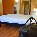 南希中心火车站及议会宜必思酒店 3* 南锡