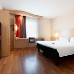 南希中心火车站及议会宜必思酒店 南锡