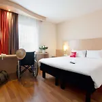 南希中心火车站及议会宜必思酒店 3*