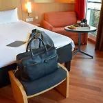 南希中心火车站及议会宜必思酒店 3* 南锡