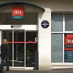 酒店 南希中心火车站及议会宜必思酒店 3*